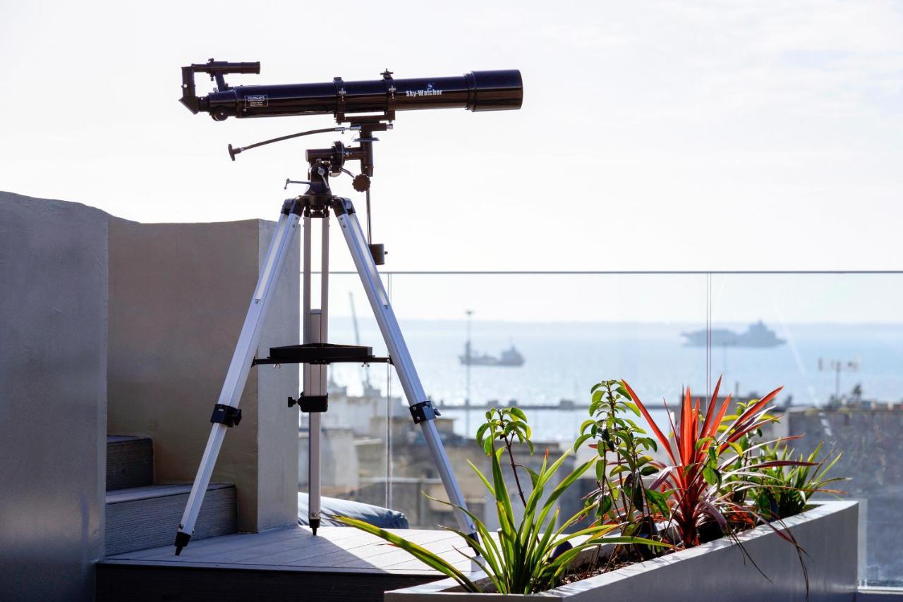 Onoma Hotel Tessalónica Exterior foto A refractor telescope