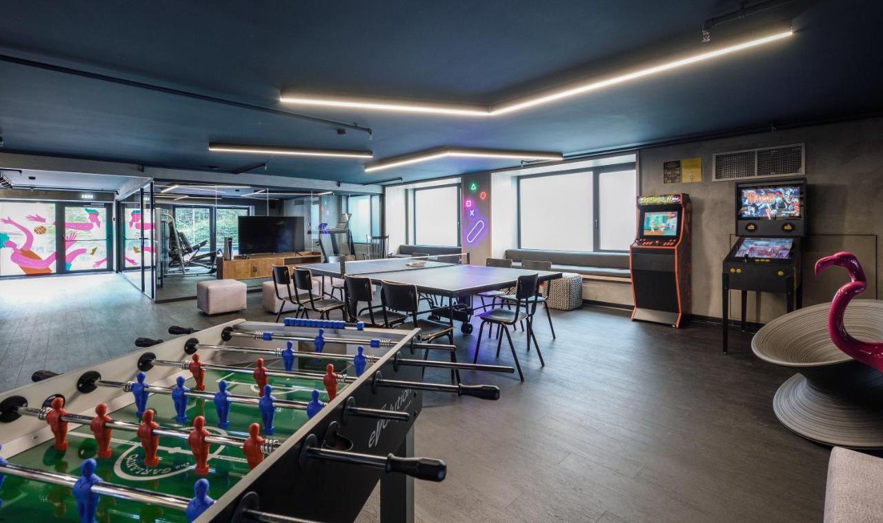 Onoma Hotel Tessalónica Exterior foto The games room at the University of Bath