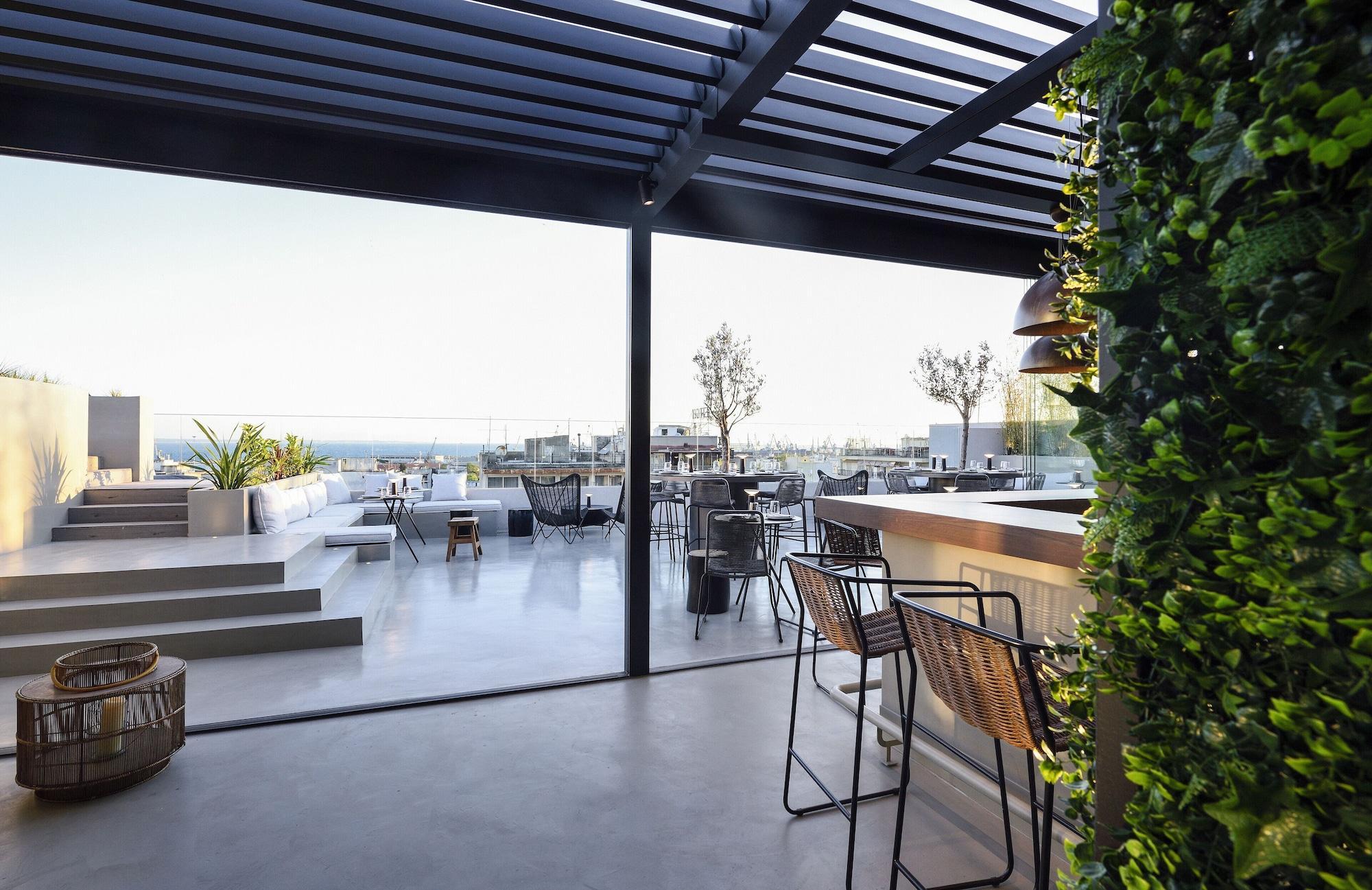 Onoma Hotel Tessalónica Exterior foto The rooftop bar at the hotel